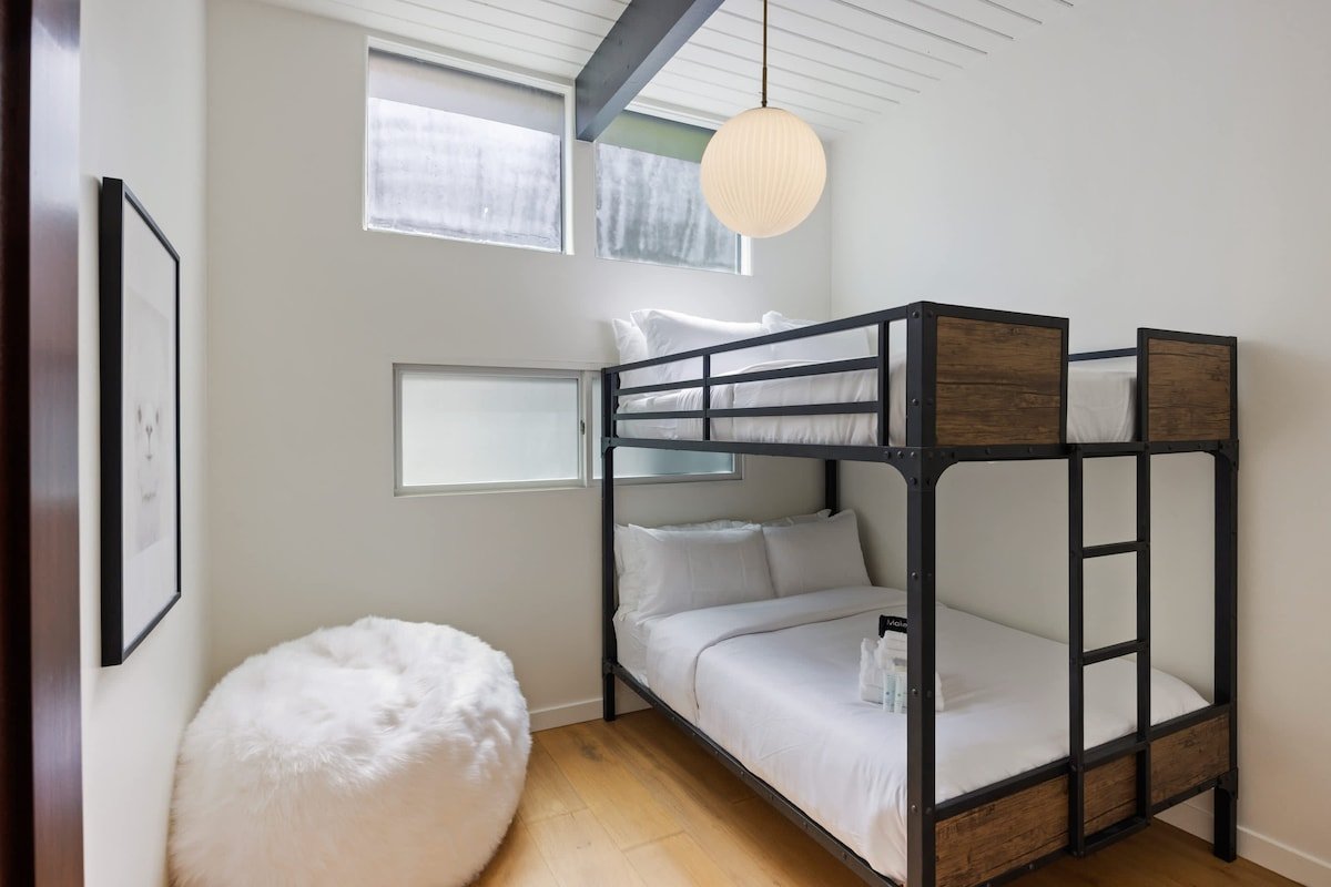 New Listing! Architectural Oasis by Colby & Conrad gallery image 4