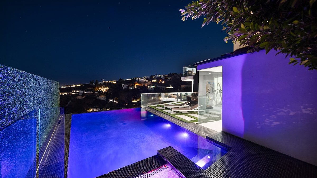 Where is Flame Kiss The fire gallery image 2