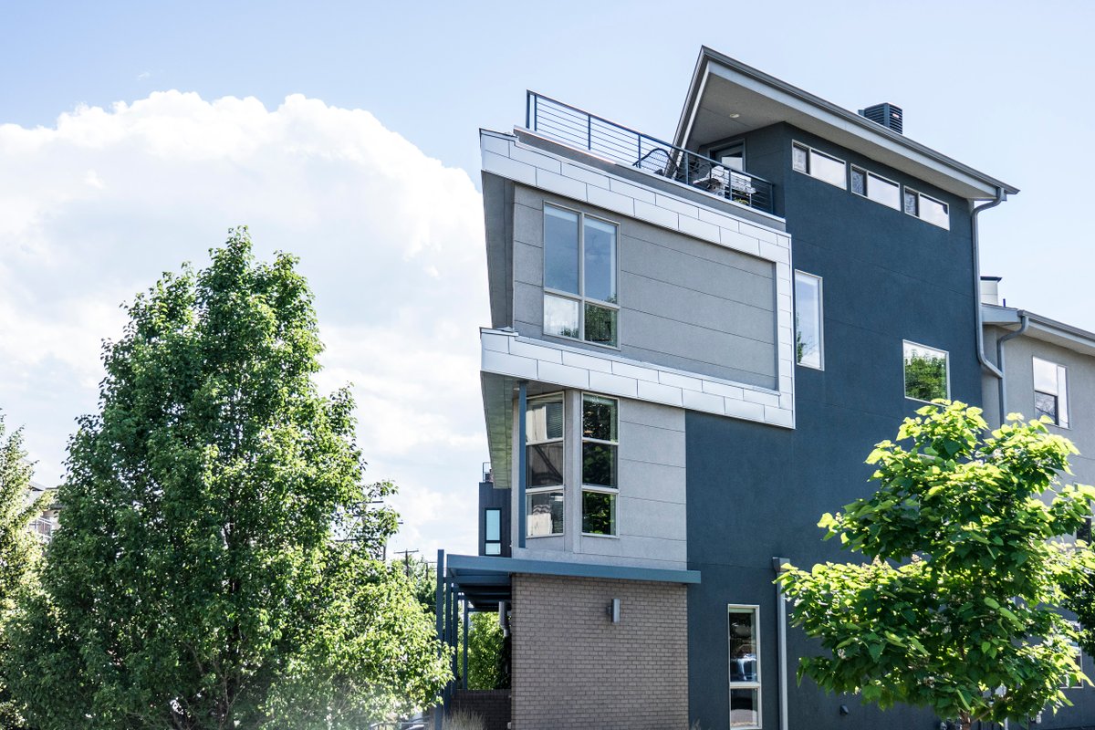 Lower Highlands 3 Level w/ Rooftop Views & Hot Tub