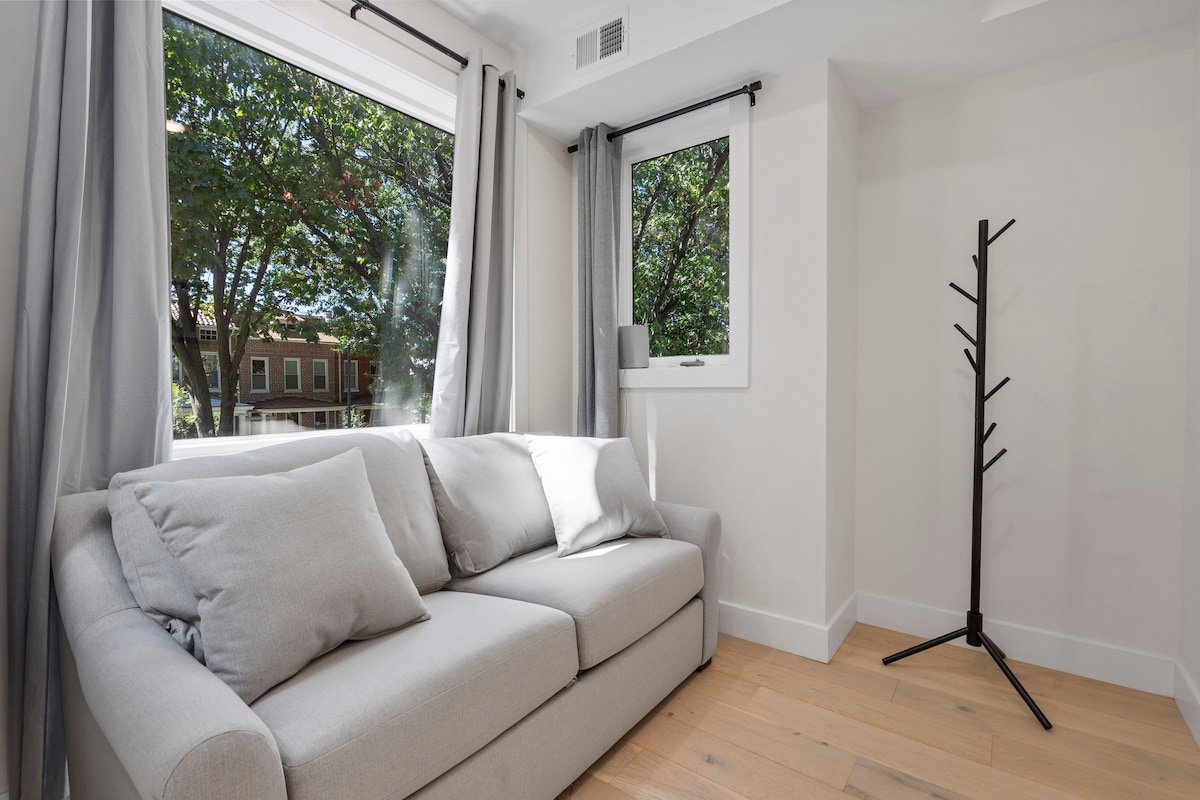 Townhouse at Capitol Hill 3 w/Rooftop Discount gallery image 3