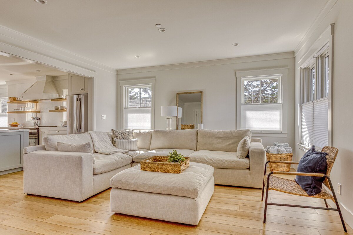 Walk to the Beach Bungalow-near Half Moon Bay, SF gallery image 5