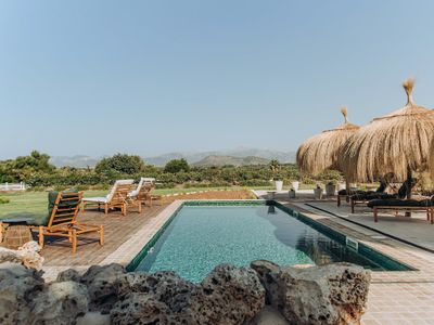 Inifinity pool- Panoramic views- Privacy- Nature