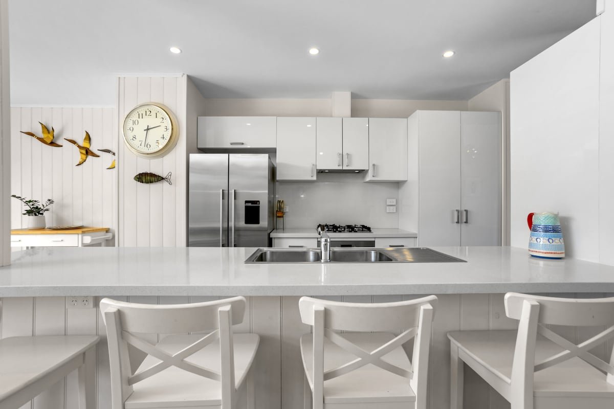 Shoreline Escape gallery image 4