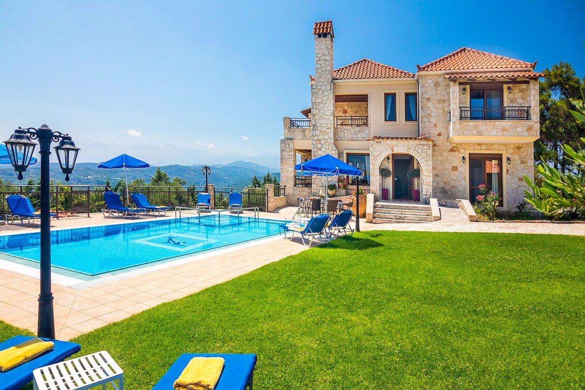 5′ to Beach / 9 BR / Sleeps 22 / 2 Pools / Gym gallery image 5