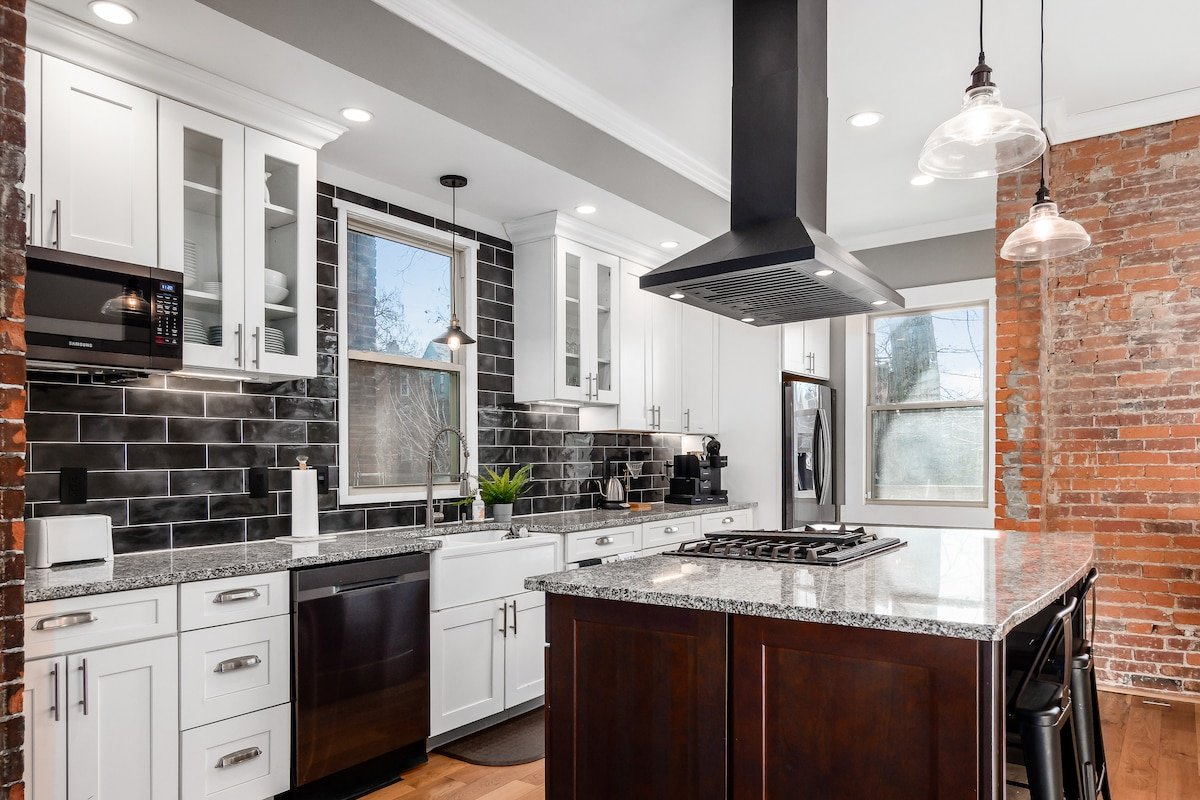 Downtown Columbus | Historic | Sleeps 14 | Arcade gallery image 2