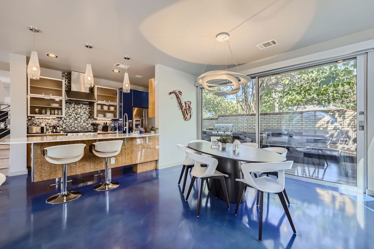 4BR, Hot Tub, Hypedome, 3-min to Downtown Austin gallery image 4