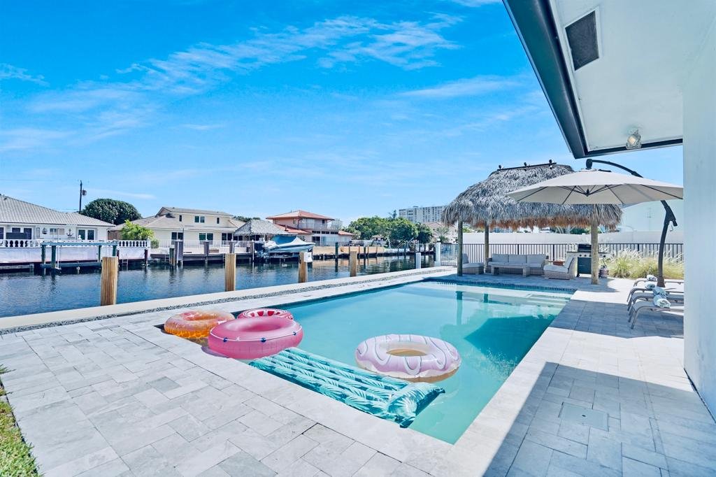 Walk to the Beach! Managed by BNR Vacation Rentals gallery image 2