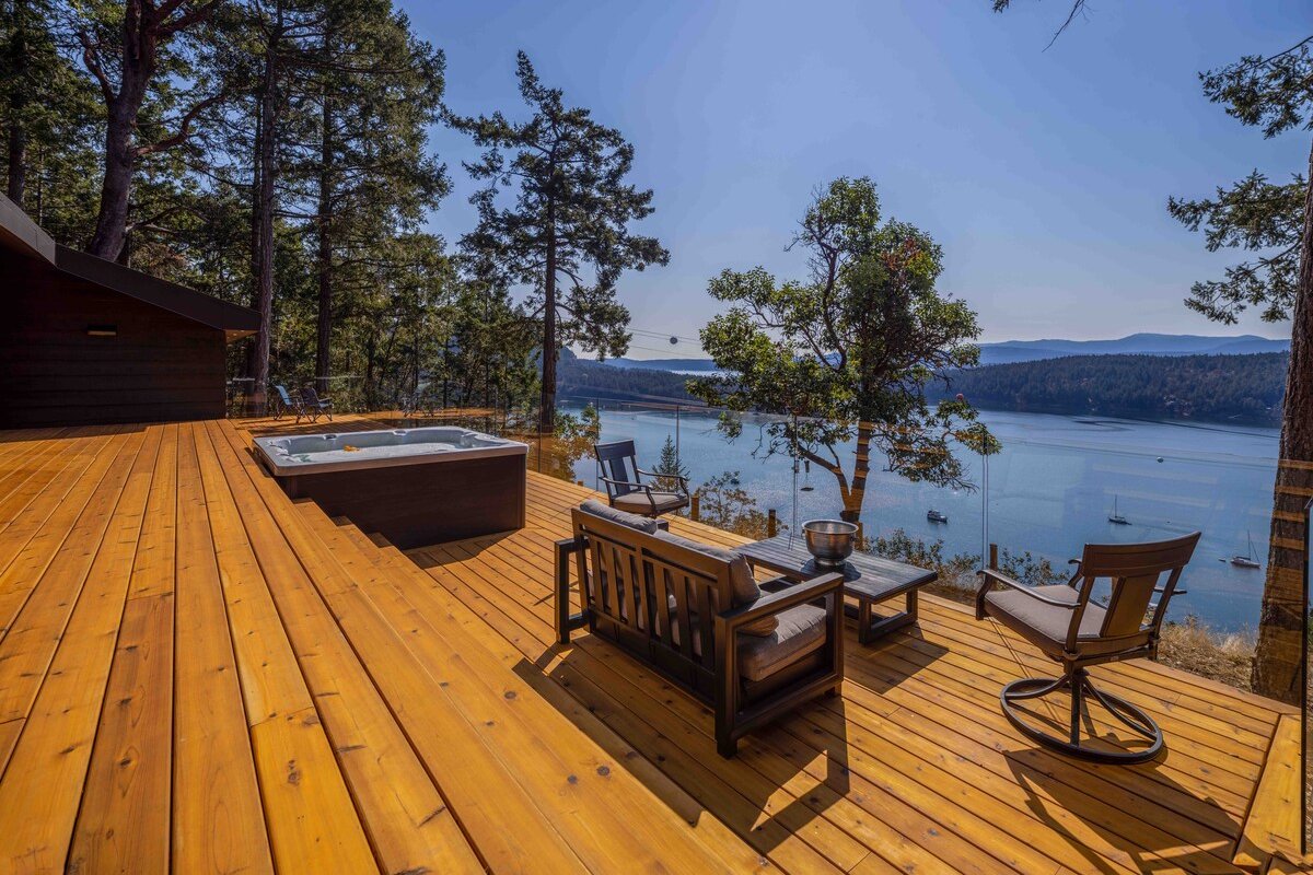 The sunset cabin with hot tub on Galiano gallery image 4