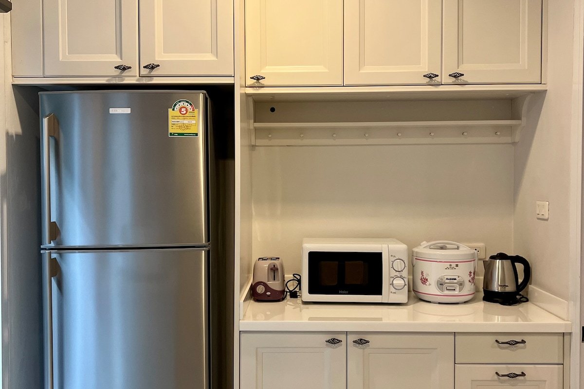 Entire 3BR Townhome in Sukhumvit, shared pool, BTS gallery image 4