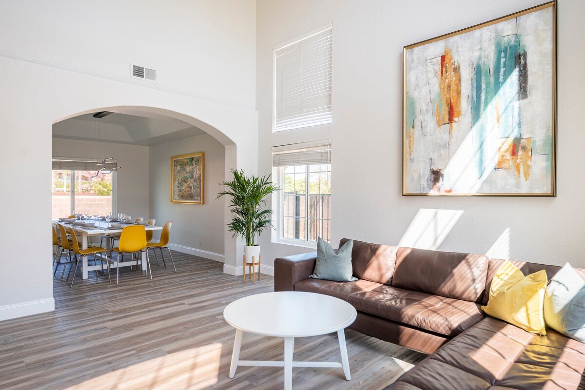 Modern 5BR Escape w/ Pool & Spa – 7 Min to Strip gallery image 4