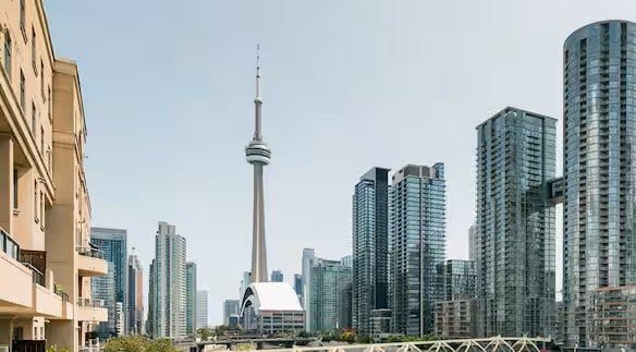 Bright Executive Condo CN Tower View + Gym & Sauna gallery image 2