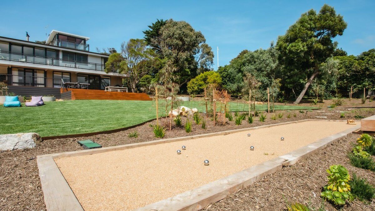 The Hill gallery image 5