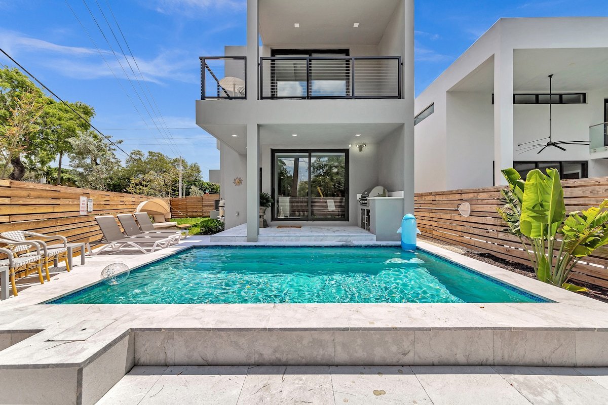 ***VillaPlaya brand new home, modern style resort! gallery image 2