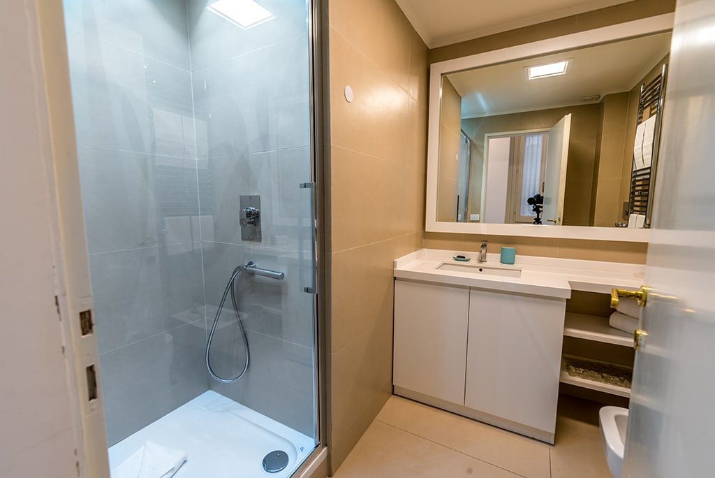 Vittoria Top Family for 6 near Spanish steps gallery image 2