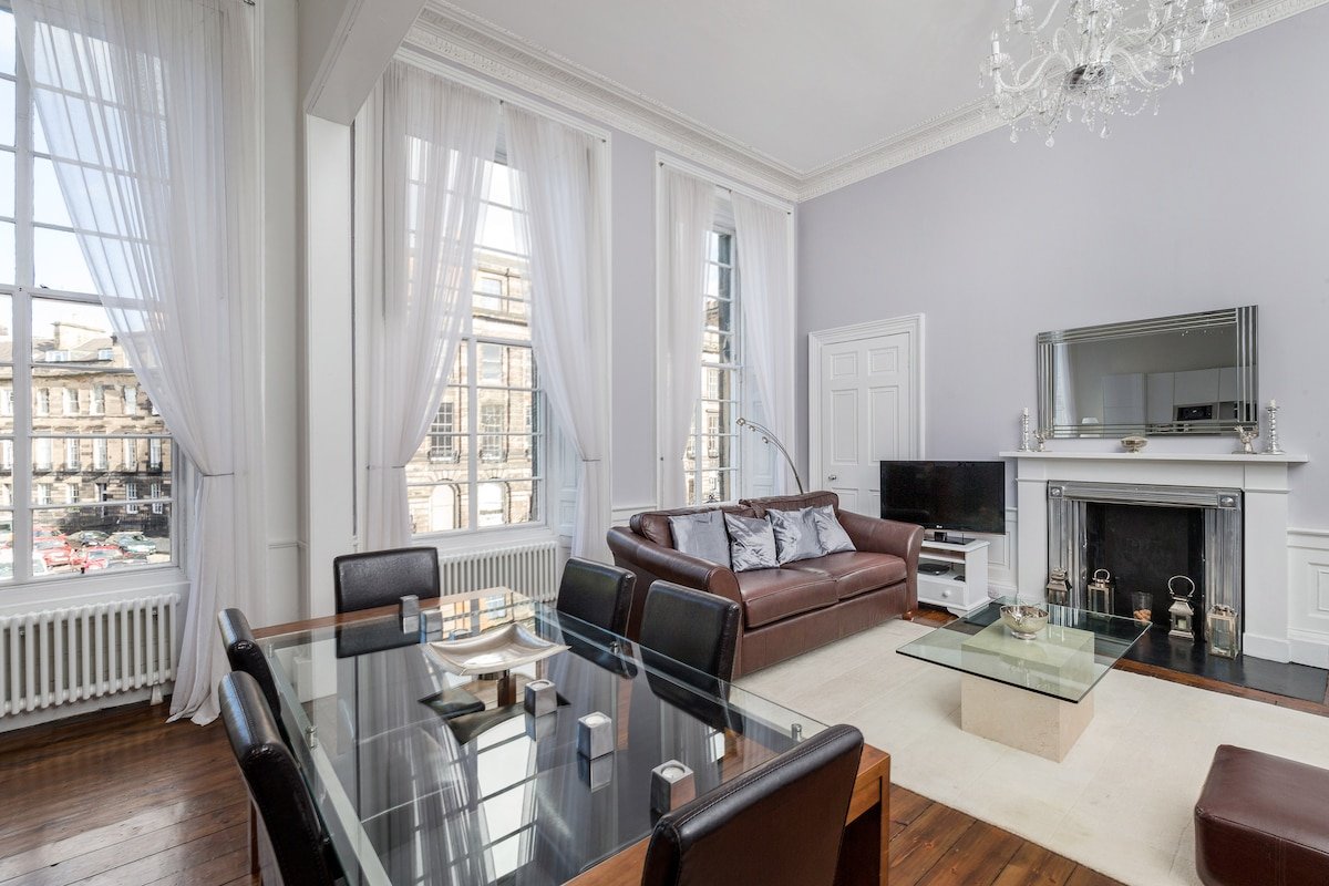 Amazing 3 beds apartment, Edinburgh City Centre gallery image 3