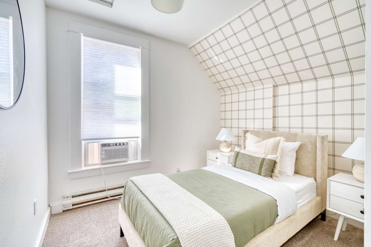 Close to Downtown + OHSU • 5BR • Sleeps 9 gallery image 5