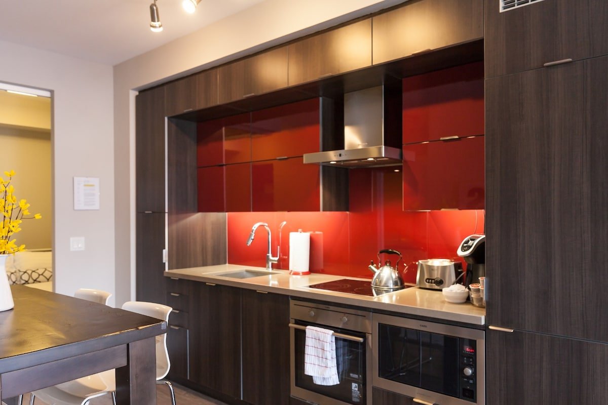 5 Star Location-CN Tower View-Parking gallery image 3