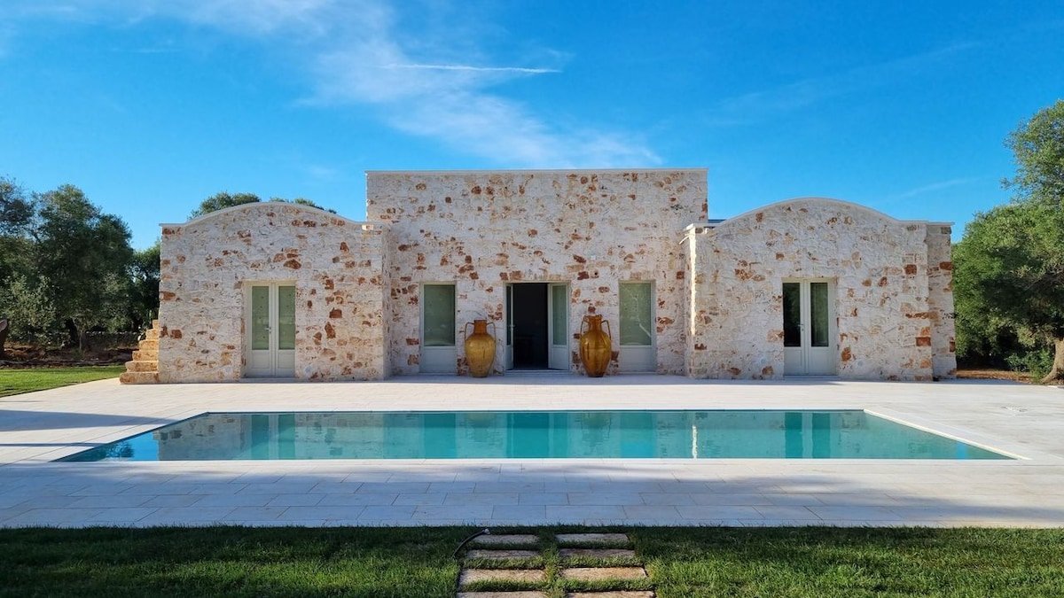 Casa Tonini. Luxury villa, trulli & heated pool. gallery image 3