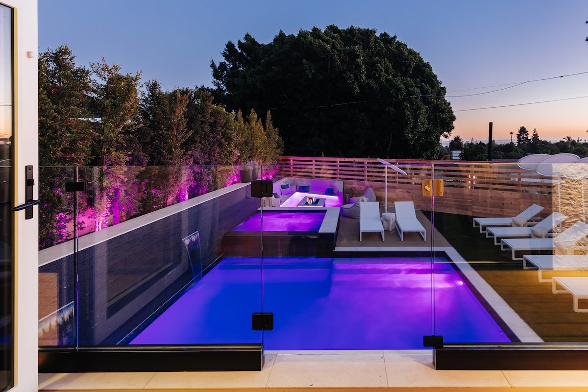 Coastal PB Gem /w Pool, Spa, Game Room, & Luxury! gallery image 3