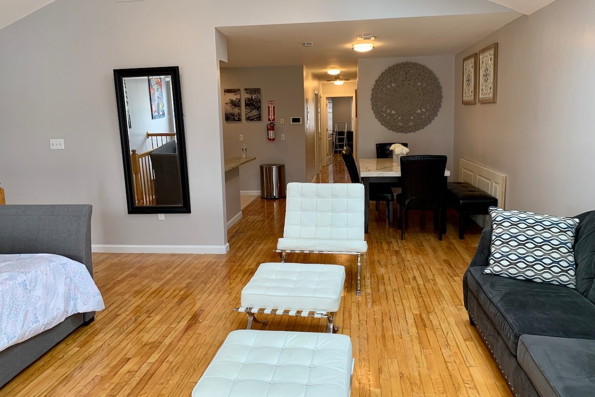 Huge luxurious apartment 20 minutes to Manhattan! gallery image 5