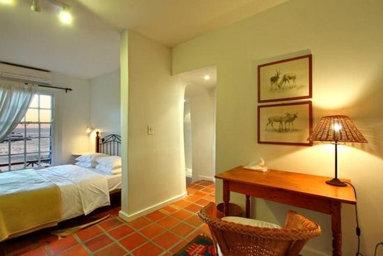 Photo 4 of Camps Bay Terrace Palm Suite accommodation in Camps Bay, Cape Town with 2 bedrooms and 2 bathrooms