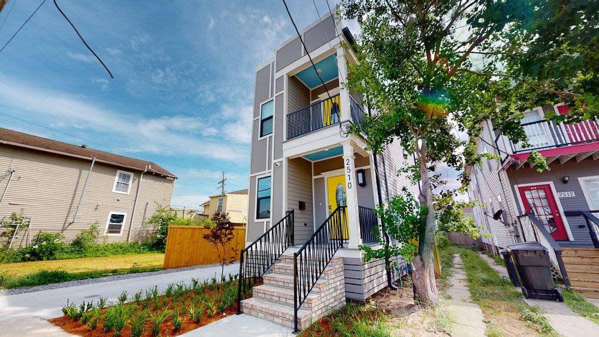 NOLA Oasis- Heated Pool, Parking, 8 Beds & 5 Baths gallery image 4