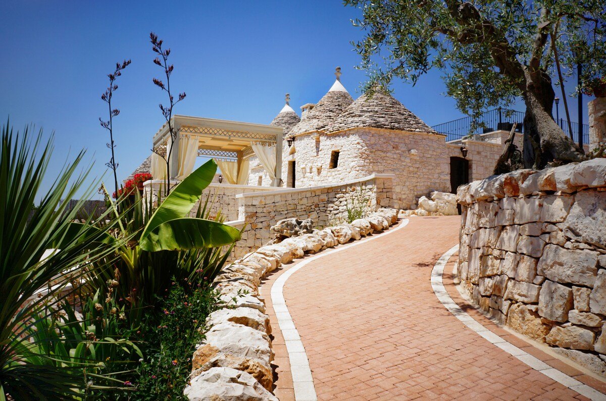 Trullo with swimming Pool in Puglia – Alberobello gallery image 5
