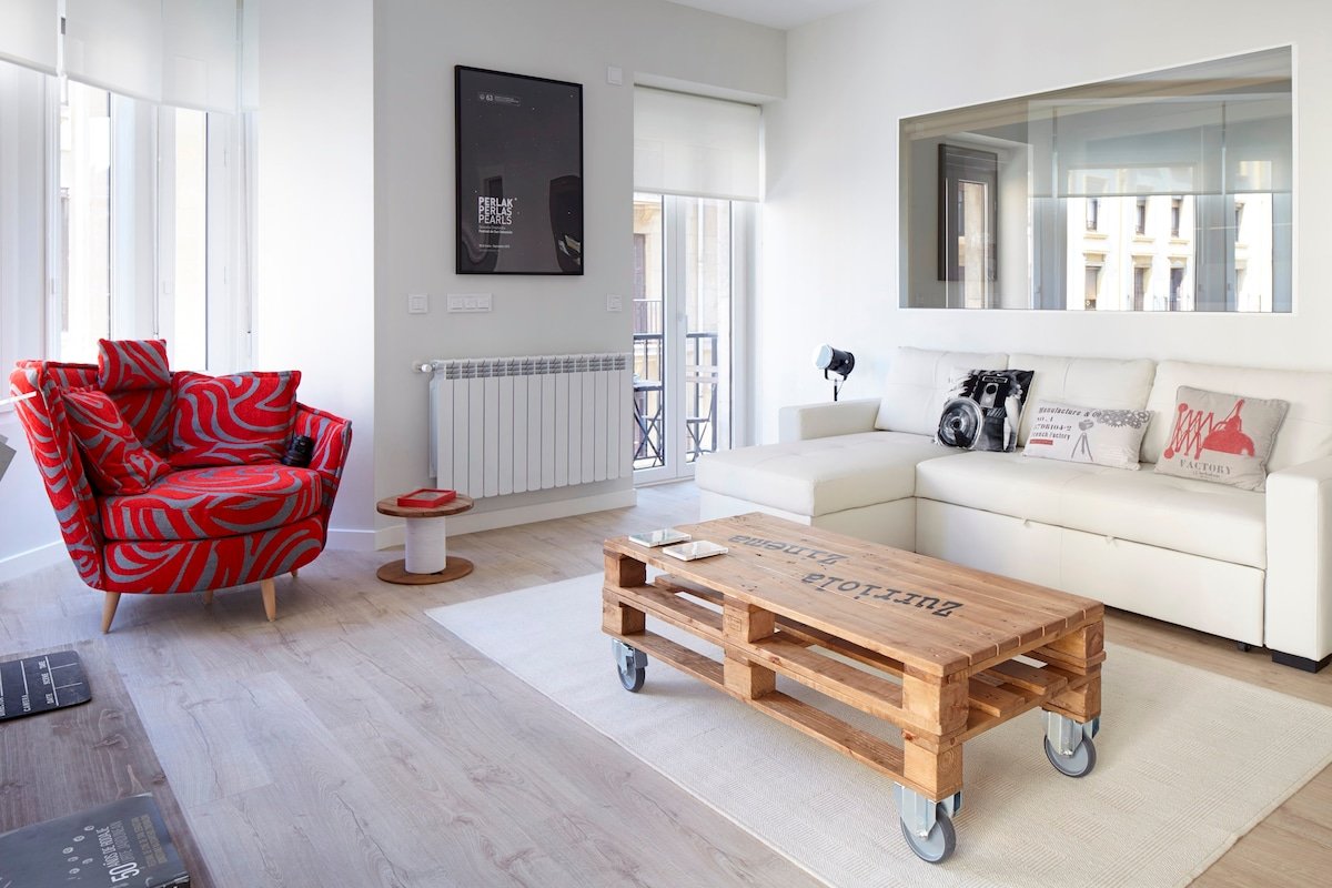 Zurriola Zinema by FeelFree Rentals gallery image 3