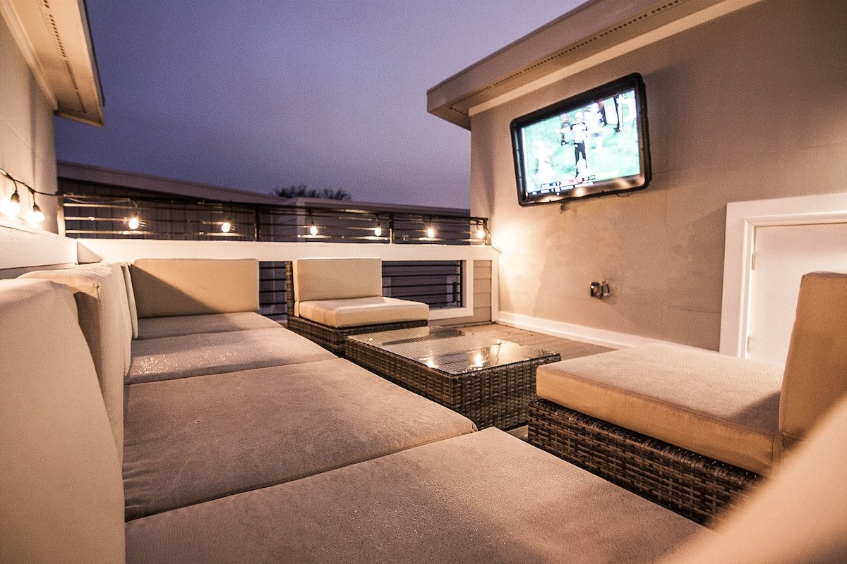 Bachelorette Nashville 2 Rooftops! min to Downtown gallery image 3