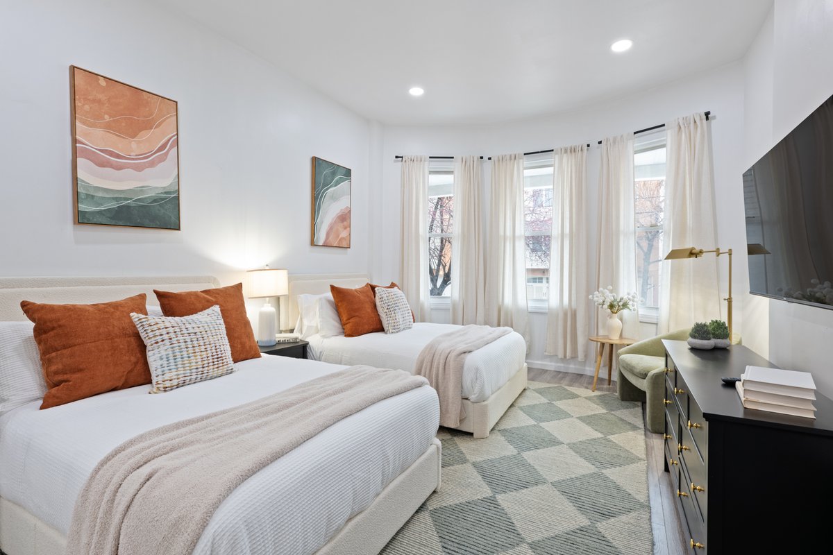 3BR Loft w/ Game Room – Patio – King Bed – Min NYC