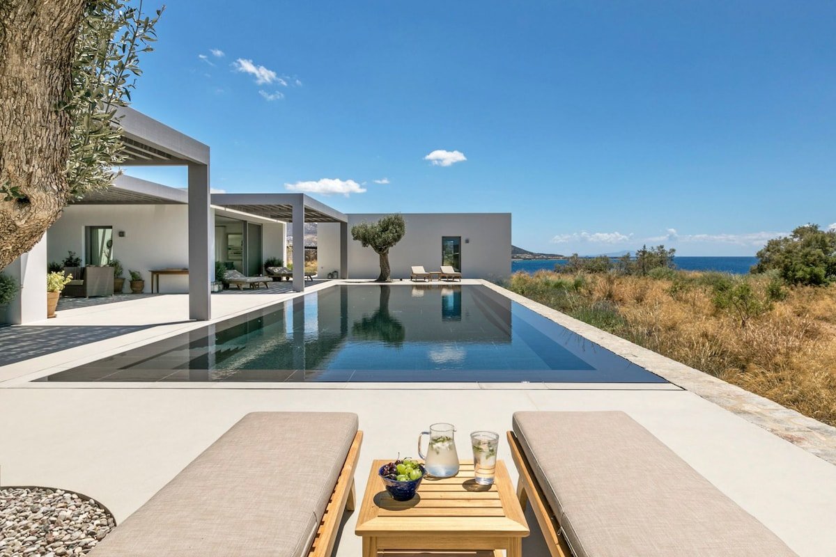 “Aquaria Two” by Aqualiving Villas gallery image 4