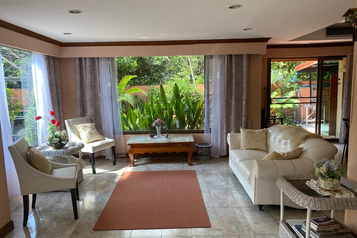 5 Bdrm Garden Home in Heart of Bangkok