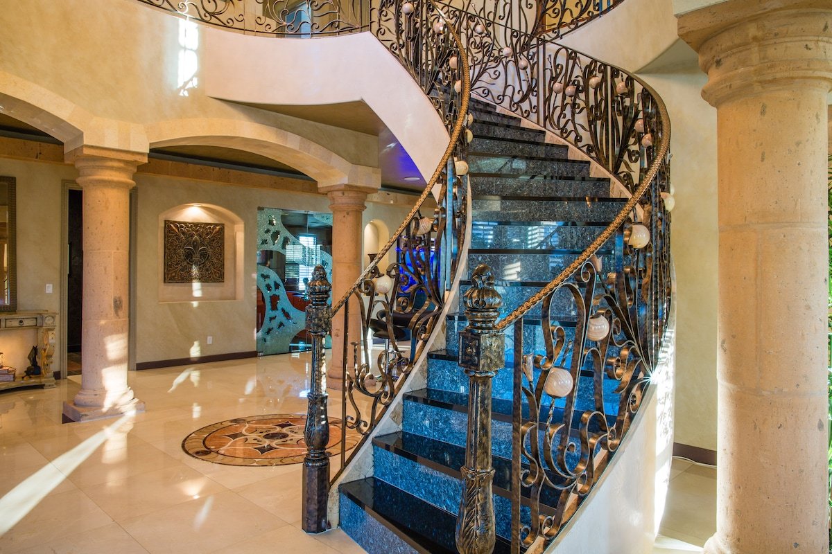 Luxury Desert Resort gallery image 2