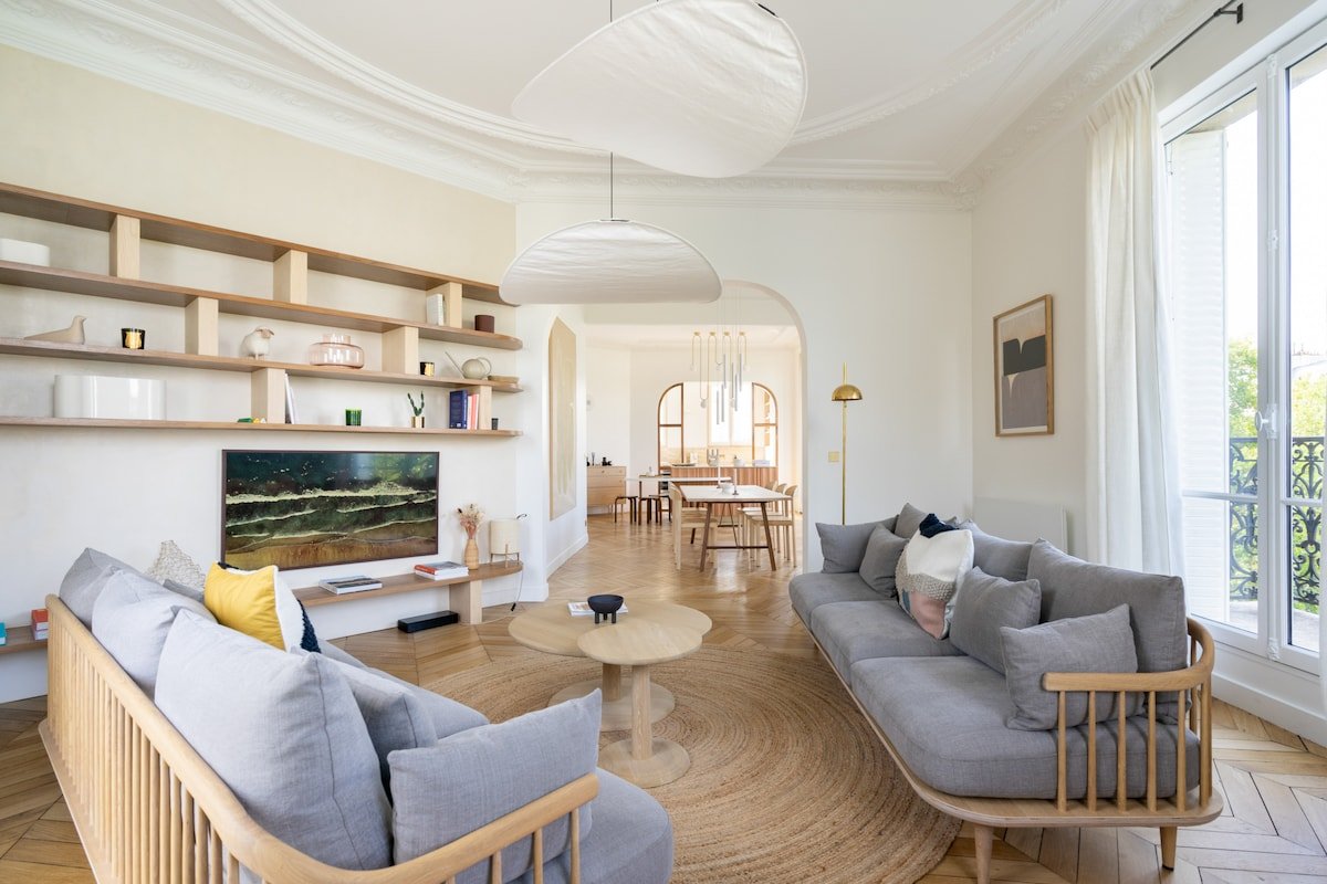 Architect’s flat near Republique gallery image 2