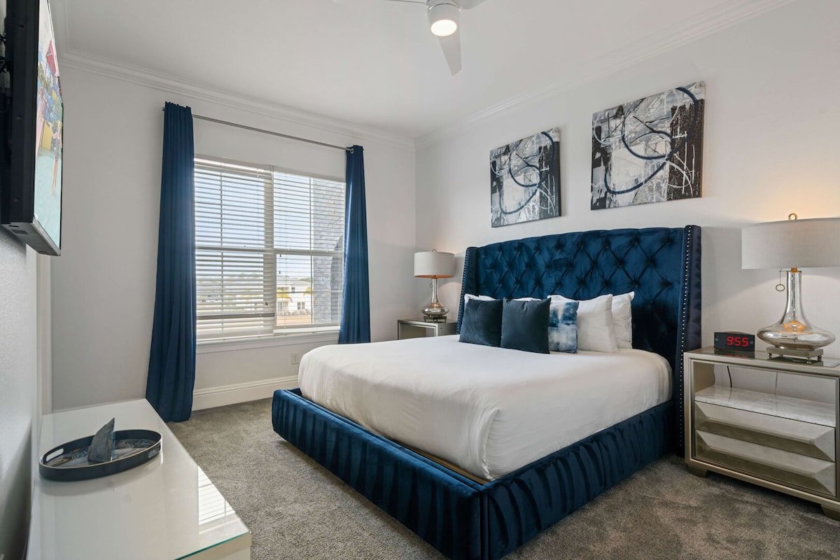 Eagle Casino Heaven: Arcade, Theater, Private Pool gallery image 2