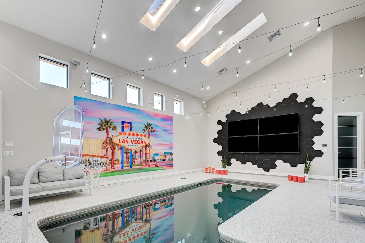 4400 sq ft/Luxurious Indoor Pool/Game Room/11bd gallery image 2