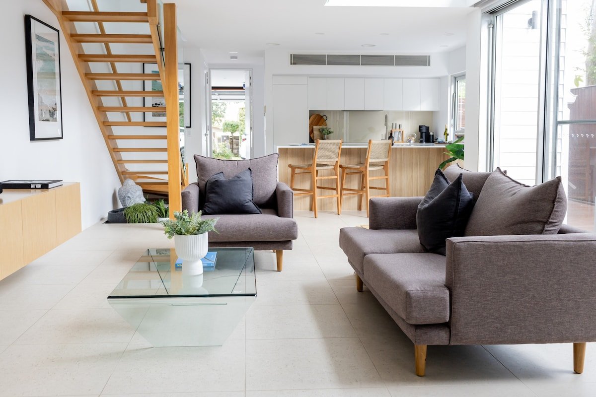 Walking distance to beach….Sunshine Beach Gem gallery image 3