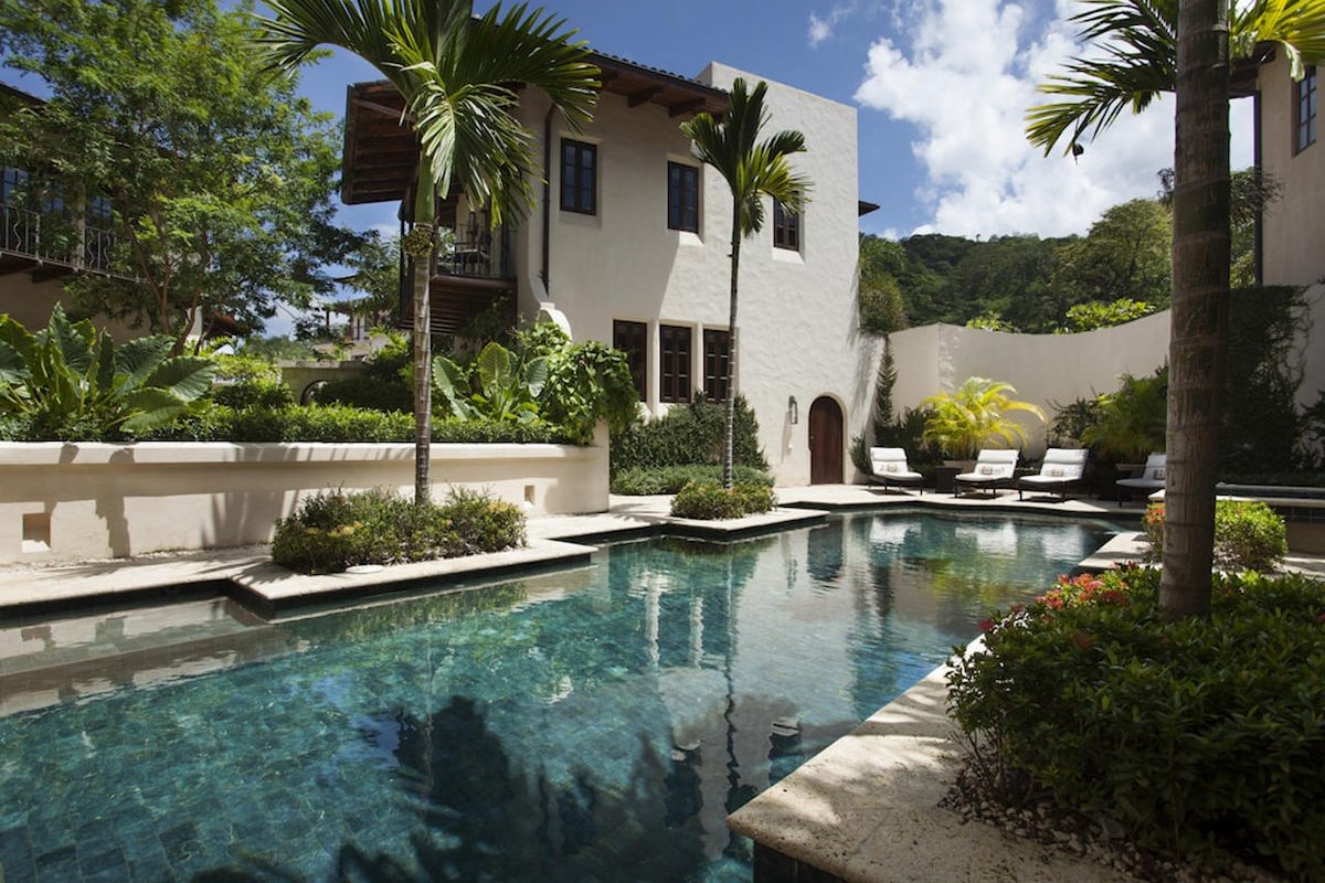 Oceanfront Villa, Pool & Beach Club – Casa Brewer