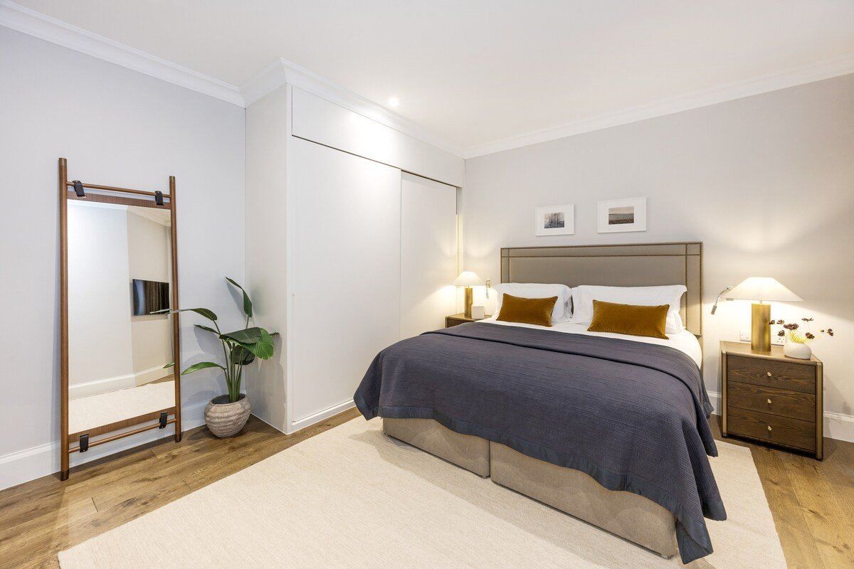 Four-Bedroom Flat Knightsbridge gallery image 3