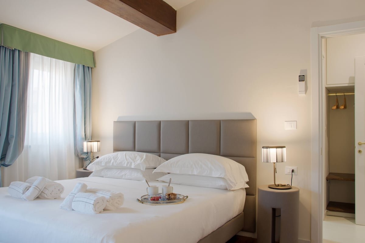 Dafne magnificent attic overlooking the Duomo gallery image 3