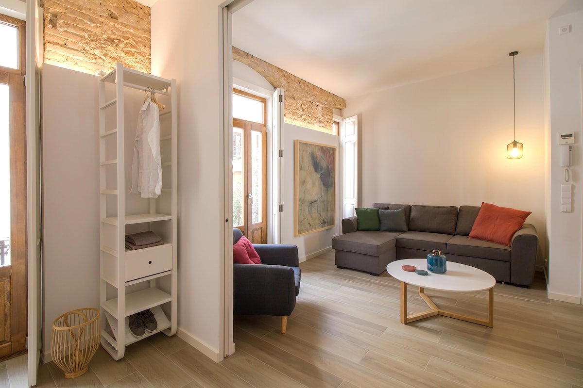 Heart of trendy Russafa area, with terrace ! gallery image 2