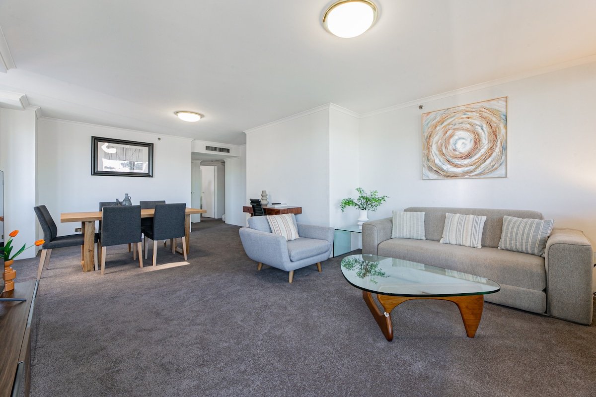 The Elegance, CBD | Parking | Desk | Gym | Pool gallery image 2