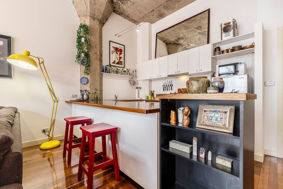 Eclectic Warehouse In Historic CBD Dovers Building gallery image 4