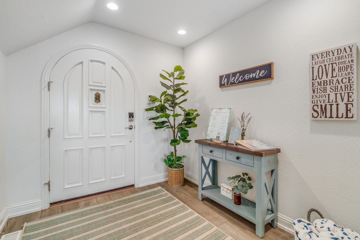 Ocean Front Luxury Home gallery image 4