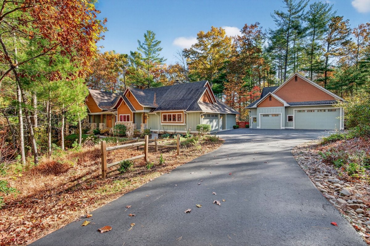 5-Star Private Home-Game Room-Hot Tub-3 Acres gallery image 2