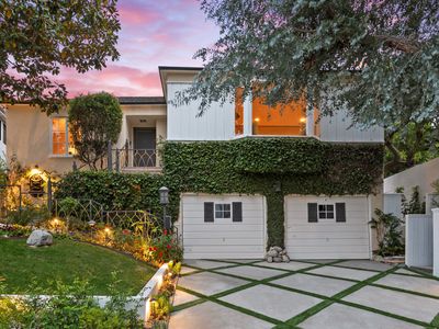 Resort style villa home/pool & jacuzzi, king bed