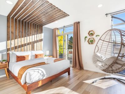 Designer 4B3B w/Theater & Rooftop close to CapHill