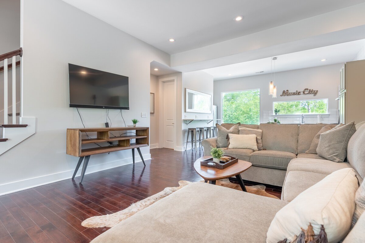 The Taylor Martin – Spacious Homes w/ Rooftop gallery image 4