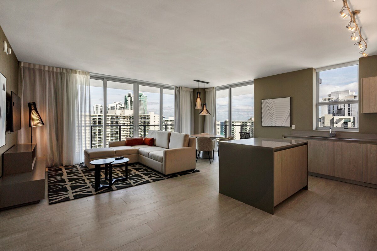 Amazing 4 BR with breathtaking ocean & city views gallery image 3