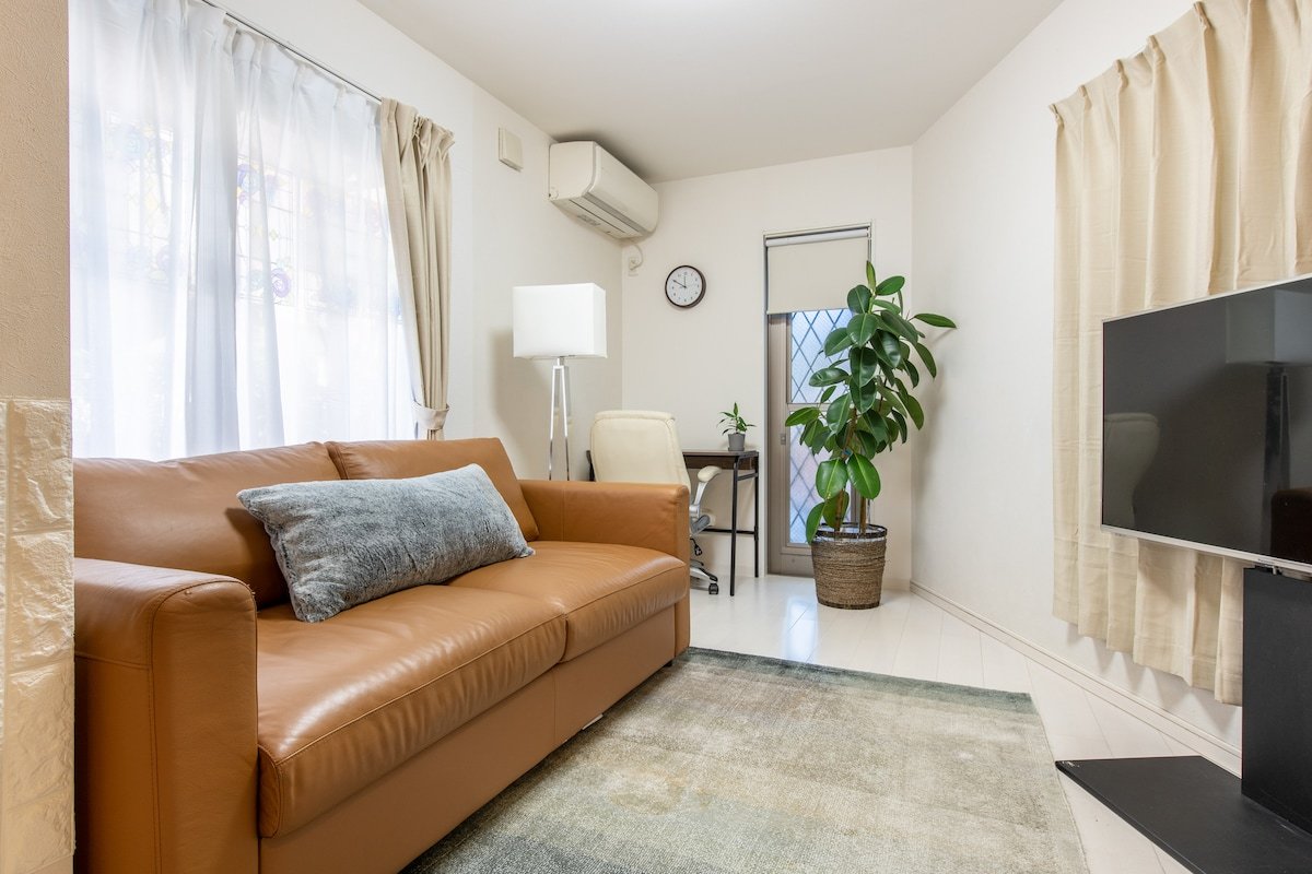 3Brm House in City Center! Perfect for big groups! gallery image 5